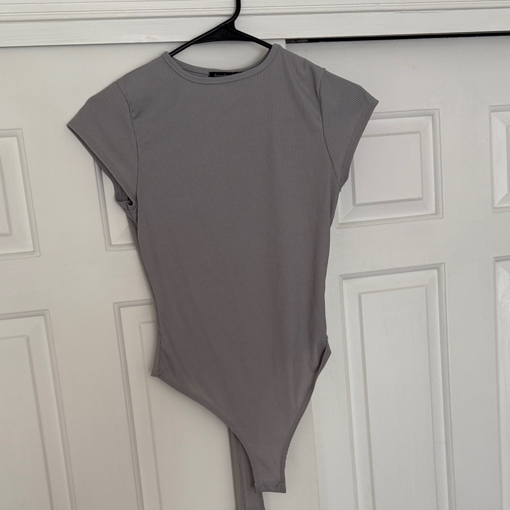 Boohoo Taupe Ribbed Crew Neck Bodysuit